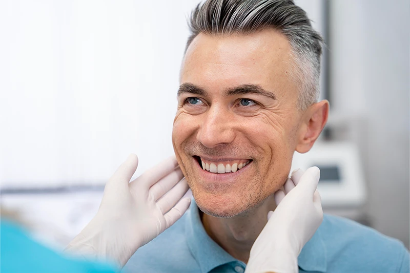 Imagem sobre implantes: Dente perdido, prótese solta ou dor: quando procurar um dentista